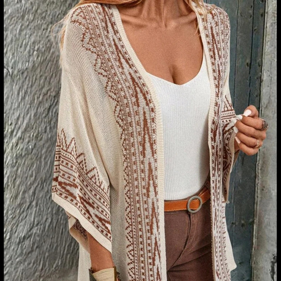 Bohemian Style Geometric Pattern Flare Sleeve Contrast Color Cardigan - Picture 1 of 6